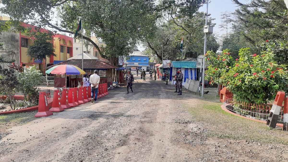 পবিত্র আশুরায় হিলি স্থলবন্দরে আমদানি-রফতানি বন্ধ